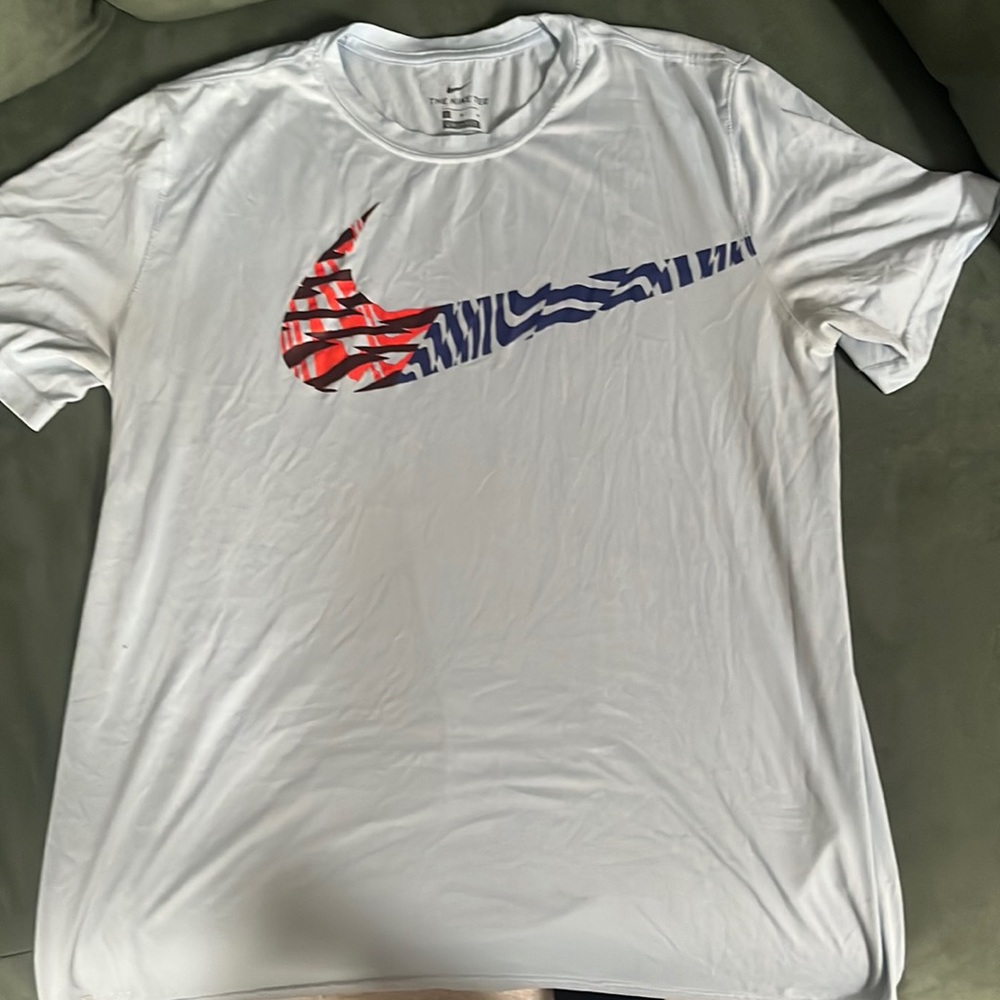 Large light blue Nike T-shirt